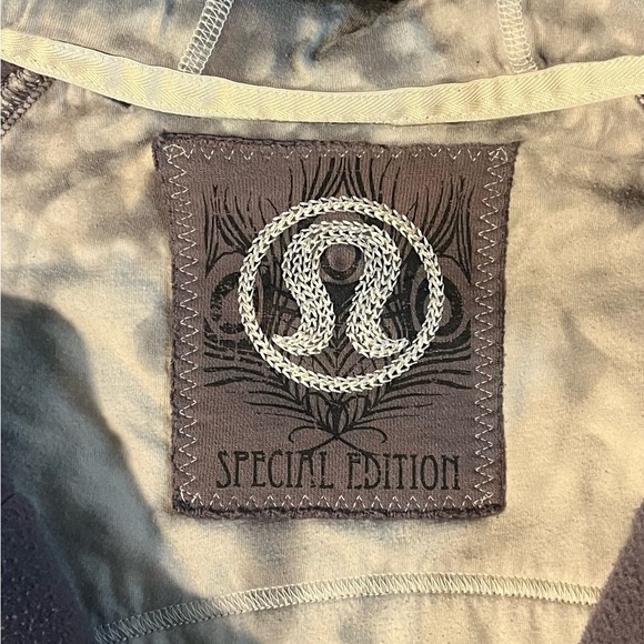 Lululemon Special Edition Scuba Zip Up pre loved - Picture 5 of 5
